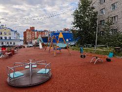 В Югорске появилась новая детская площадка