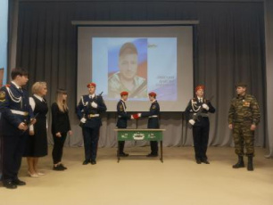 В школе №2 открыли «Парту Героя» в честь выпускника Максима Лянгазова, погибшего в зоне СВО