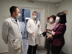Общественники проверили работу кабинета ЭКГ городской больницы
