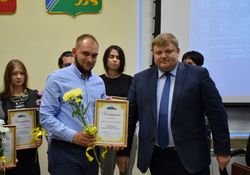 Андрей Бородкин вручил Премию главы города талантливой молодежи