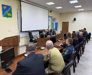 Завальный Павел Николаевич встретился с депутатами Думы города Югорска, представителями общественности и работниками администрации.