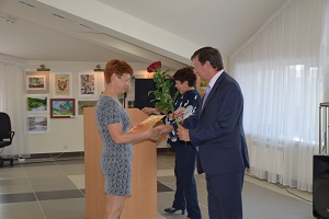 Студенты-отличники получили премию главы города Югорска