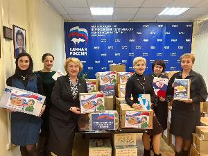 Депутаты Думы приняли участие в акции "Посылка из дома" приуроченная ко Дню Защитника Отечества