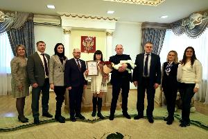 Депутаты Думы города Югорска  поздравили семью с первым новорожденным в 2023 году в Югорске 