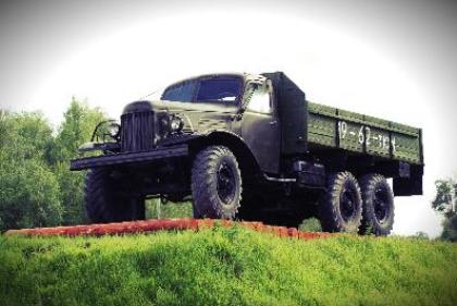 Памятник «Водителям-покорителям таежных трасс»