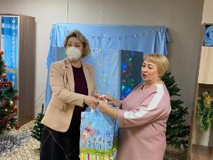 Депутат Думы города приобрела новогодние подарки для реабилитационного центра