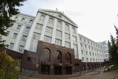 Ограничительные меры в связи с COVID-19 продлены в Югре до конца года 