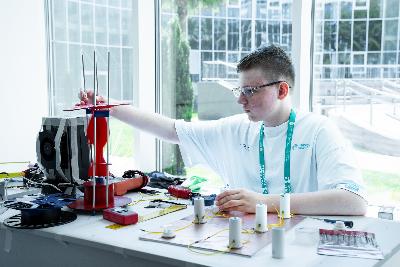 Яркий ответ на большой вызов: югорский школьник Артемий Гусаров предложил решение проблем Арктики