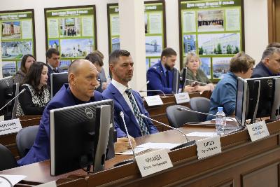 Депутаты Думы Югорска обсудили итоги прошлого учебного года и готовность школ к новому