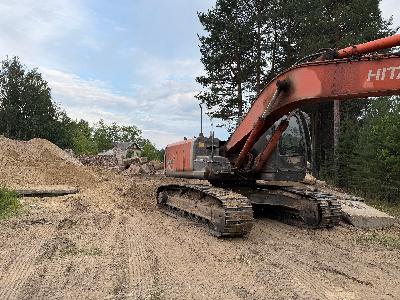 В микрорайоне Югорск-2 снесли заброшенное здание