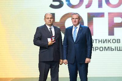 Югорчан отметили наградами в преддверии Дня работников нефтяной и газовой промышленности 