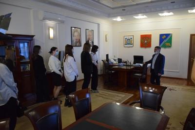 Награды в честь праздника и День открытых дверей для школьников