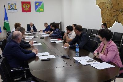 В администрации Югорска обсудили ситуацию с бензином