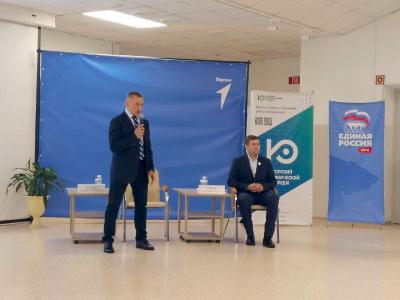 Для студентов Югорского политехнического колледжа урок Мужества провели первый командир батальона «Югра» Дмитрий Аксенов и ветеран СВО Александр Рубцов