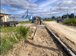 В Югорске обустраивают тротуар на ул. Лермонтова