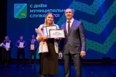 Профессионализм и преданность делу: в Югорске чествовали муниципальных служащих
