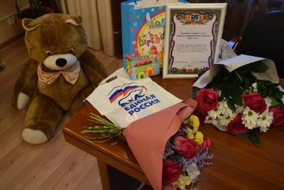 В Югорске поздравили семью первого новорождённого в 2022 году