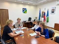 Состоялась рабочая встреча спикера Думы Евгении Комисаренко с представителями Общественной Молодежной палаты 