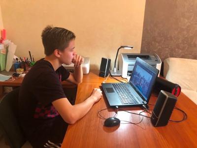 425 детей посещают школьные онлайн лагеря 